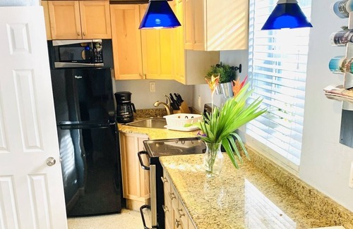 Highland Park Delray Villa | Downtown Delray Studio With Private Yard.