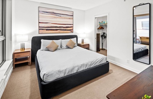 Downtown Victoria Condo | Downtown Executive Suite w/ secure parking