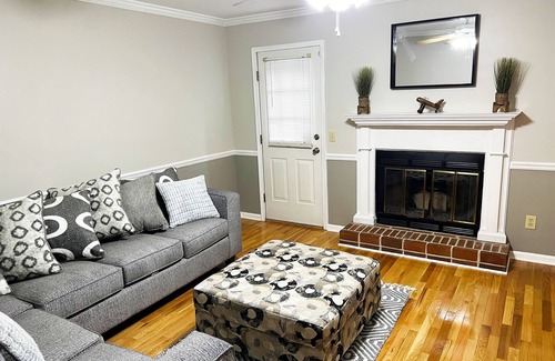 Columbia House | Downtown Family Home - Minutes to WB Stadium, Vista, 5 Points