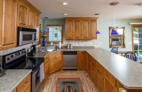 Fish Creek House | Downtown Fish Creek- community pool, walking distance from restaurants and bars