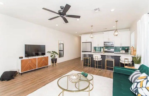 Hammond Condo | Downtown Hammond 2 bedroom, 2 bath newer condo