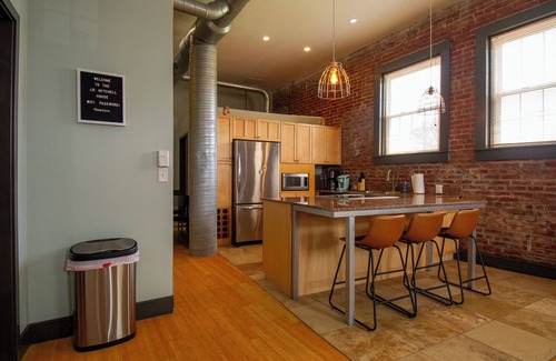 Evansville Apartment | Downtown Haven Retreat - 2 Bed/2 Bath Flat in the Heart of Downtown - Sleeps 4