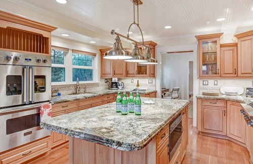 Healdsburg Cottage | Downtown Healdsburg Wine Country Retreat