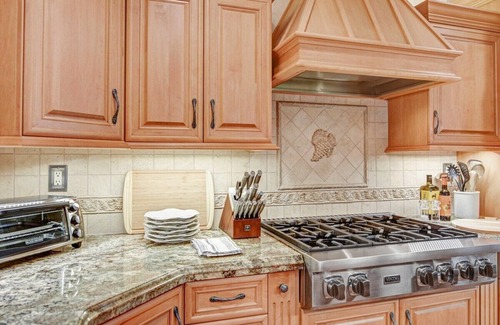 Healdsburg Cottage | Downtown Healdsburg Wine Country Retreat
