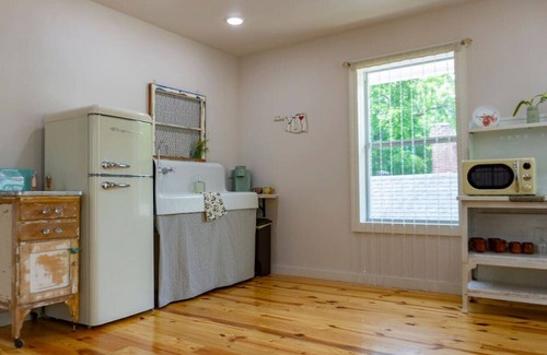 Eureka Springs Historic District House | Downtown! Historic Loop Entire Home Free Parking