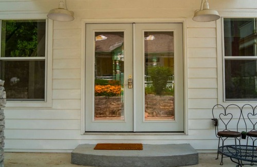 Eureka Springs Historic District House | Downtown! Historic Loop Entire Home Free Parking