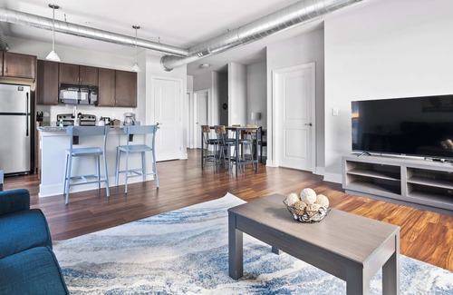 Mile Square Apartment | Downtown Indy Apartment w/Balcony, Pool & Parking