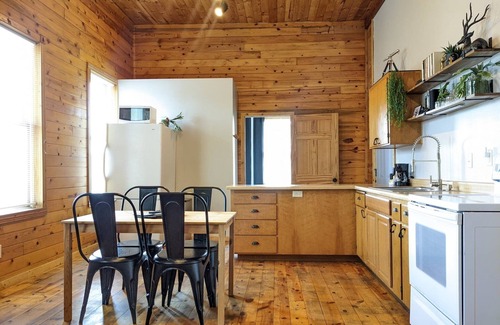Isle Apartment | Downtown Isle; one block to Lake Mille Lacs
