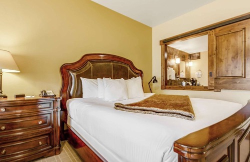 Jackson Hole Hotel | Downtown Jackson - Double King Suite