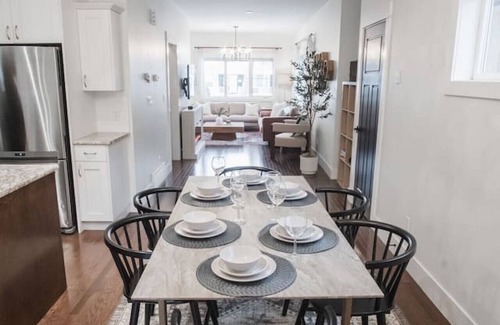 West Edmonton House | DOWNTOWN~KINGBED~4BR~Fireplace~