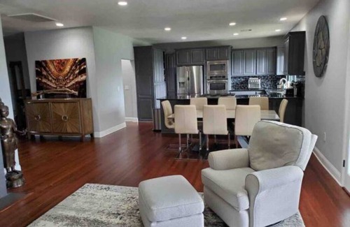 Travis Heights House | Downtown Location - Travis Heights, Walking distance to Rainey, SOCO, downtown…