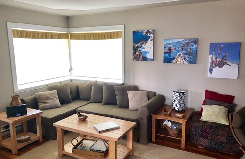 Revelstoke Ski Chalet | **********Downtown Location~Walking distance to Everything/Family Friendly******