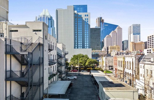 Downtown Austin Apartment | Downtown Loft on 5th St
