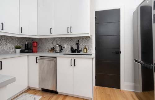 Plateau Mont Royal Condo | Downtown Luxe: Metro, King Bed, Parking, Sleeps 6