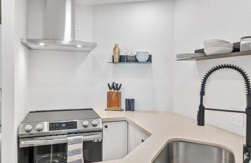 Coal Harbour Apartment | Downtown Luxury 1BR Coal Harbour