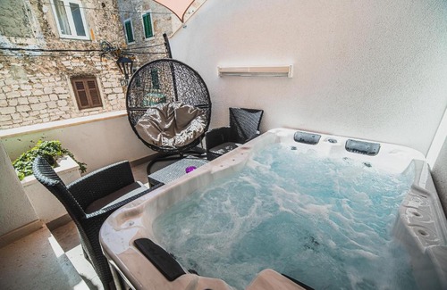 Vodice Apartment | Downtown Luxury Apartments with Hot Tub
