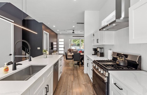 East Cesar Chavez House | Downtown Luxury Oasis - Heated Pool - 5 Bedrooms