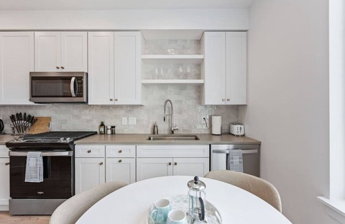 Downtown Salt Lake City Apartment | Downtown Luxury 1BD- Pool/Spa/Bowl/Golf/Gym/Parkng