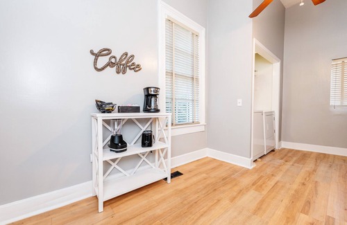 Macon House | Downtown Macon Chic- Directly behind the Macon City Auditorium!