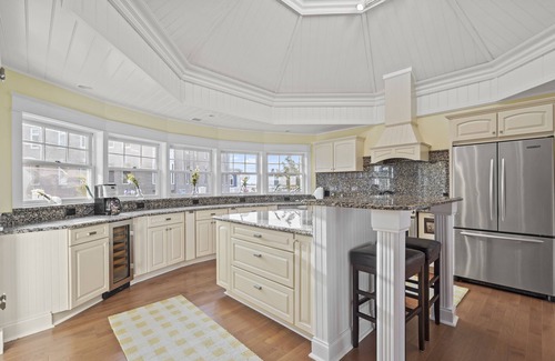 Harbor Springs Condo | DOWNTOWN! MAIN STREET! Minutes from the Ski Hills!