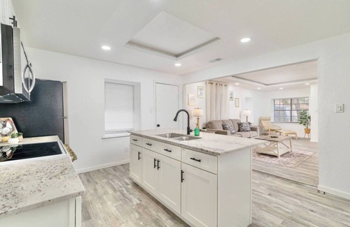 McAllen House | Downtown McAllen - Sleeps 10