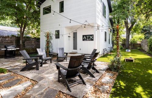 East Cesar Chavez House | Downtown Mini Mansion - Walk to Rainey