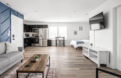 Babe Denny Apartment | Downtown | Modern | Carriage House