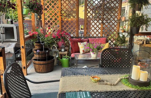 Montrose House | Downtown Montrose - Large Family Home