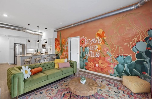 Sobro Apartment | Downtown Nashville - Rooftop POOL - 10 min Walk to Broadway!