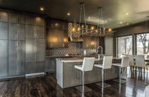 Talbot's Corner House | Downtown Nashville Skyline views w/pool jacuzzi