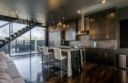 Talbot's Corner House | Downtown Nashville Skyline views w/pool jacuzzi
