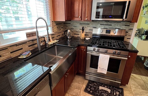 Perrysburg Other | Downtown Perrysburg farmhouse with brand new furnishings, walk to everything!