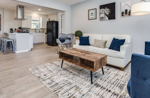 Highland House | Downtown⛪ Pool 🚣‍♀️Spa🍖 BBQ 👩‍👩‍👧‍👧4BR 🐱‍👓Arcade 🏓Pingpong
