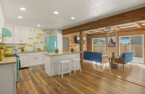 Flagstaff House | Downtown Quartet - 4 Bungalows w/Fenced Yards, AC, W/D, Smart TVs, & Speedy WiFi
