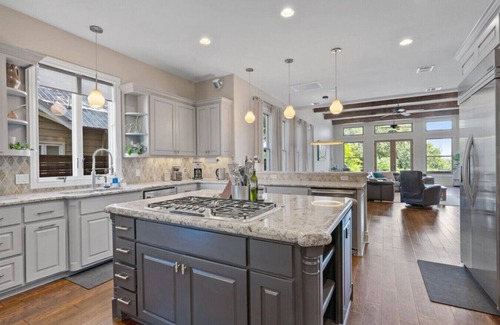 Bouldin House | Downtown Retreat: sleeps 24 : 2 Pools + Spas : Gym