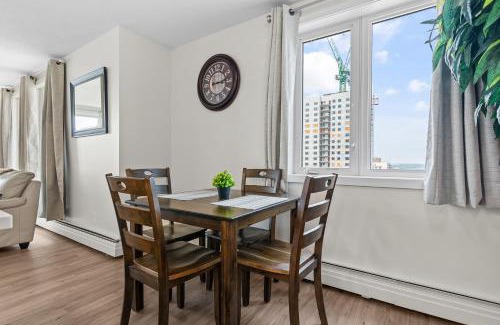 Saskatoon Downtown Apartment | Downtown river-view high-rise, free parking, gym