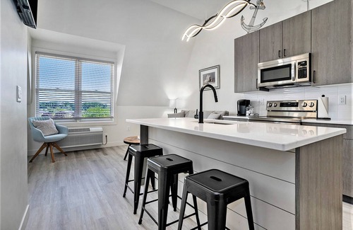 South Haven Condo | Downtown riverfront condo walkable to dining, shopping & nightlife