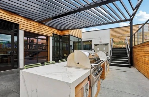 Roswell Apartment | Downtown Roswell Apartment with pool, parking, and gym
