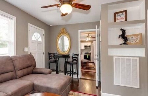 Winston - Salem House | Downtown’s Queens (Pad 1 & 2) - 4BR + 2 Sofa Bed