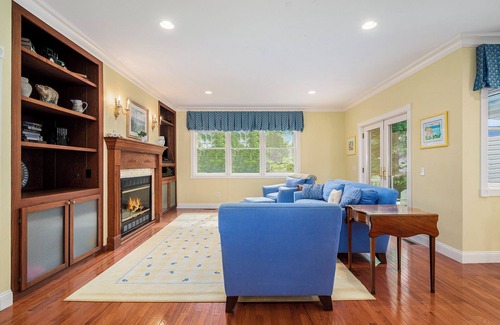 Harbor Springs House | Downtown! Shopping, restaurants and close to ski hills! Sleeps 8.