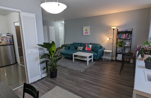 Church and Wellesley Apartment | Downtown Skyline View Apartment