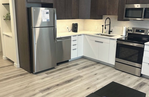 Rio Grande Apartment | Downtown SLC 1-bedroom Luxury Suite with free parking, fitness room and WiFi