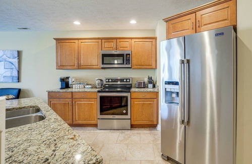 Saint Joseph Apartment | Downtown St Joseph Condo w/Balcony & Harbor View