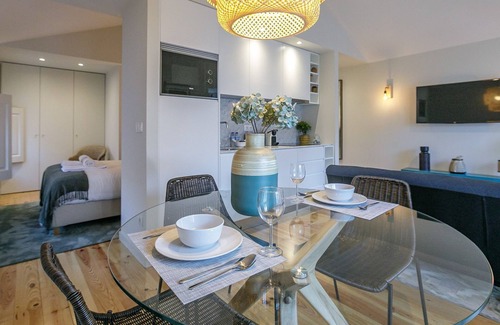 Centro / Baixa Apartment | Downtown Studio w/Pool, AC & Balcony by LovelyStay