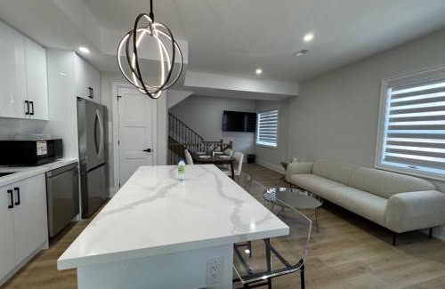 Dovercourt Park Apartment | Downtown Toronto UFT