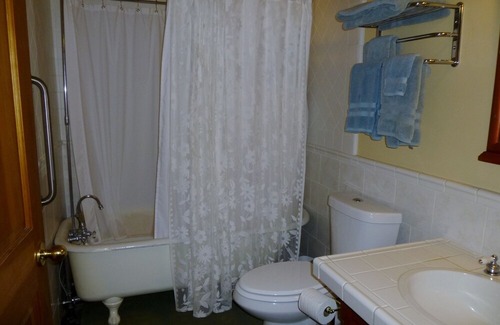 Downtown Apartment | Downtown Truckee/Read guest comments/WiFi