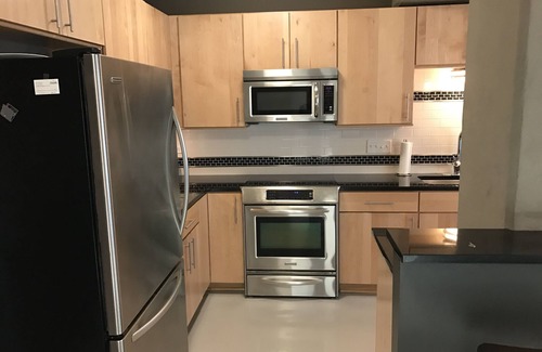 Financial District Condo | Downtown upscale condo in heart of CBD