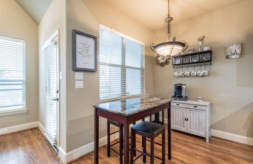Greater East End House | Downtown Upscale Town Home. Private Pool & Jacuzzi