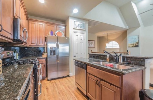 Greater East End House | Downtown Upscale Town Home. Private Pool & Jacuzzi