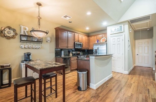 Greater East End House | Downtown Upscale Town Home. Private Pool & Jacuzzi